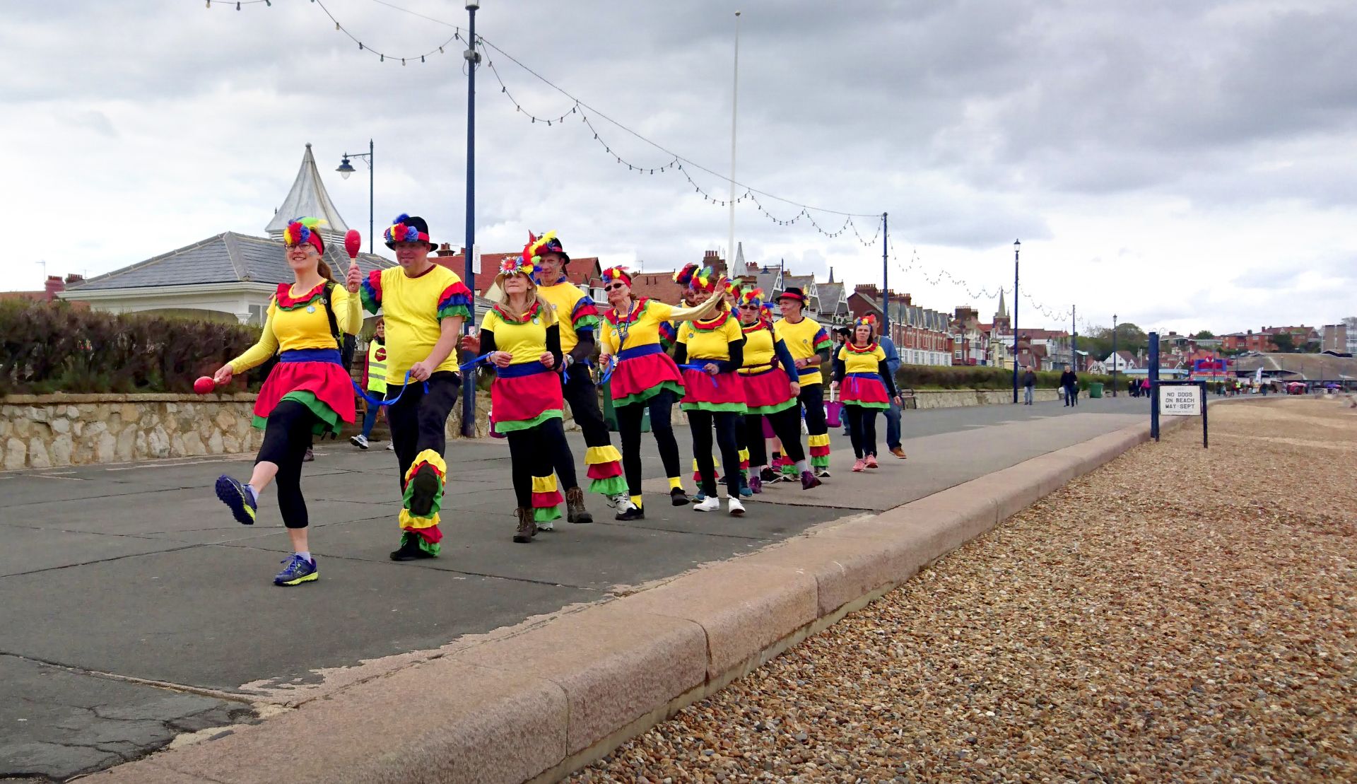 Guinness World Records Longest distance danced in a conga line! 28.04